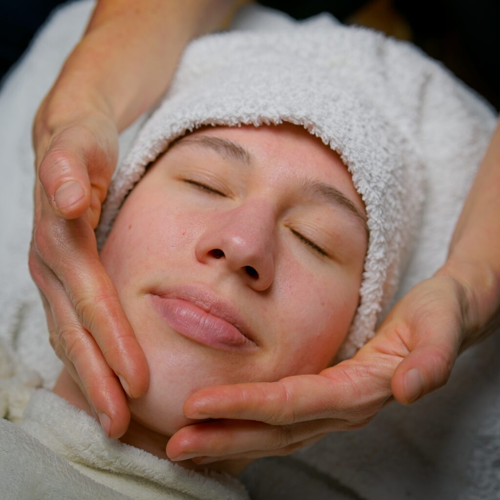 Japanische Gesichtsmassage mit Lifting-Effekt